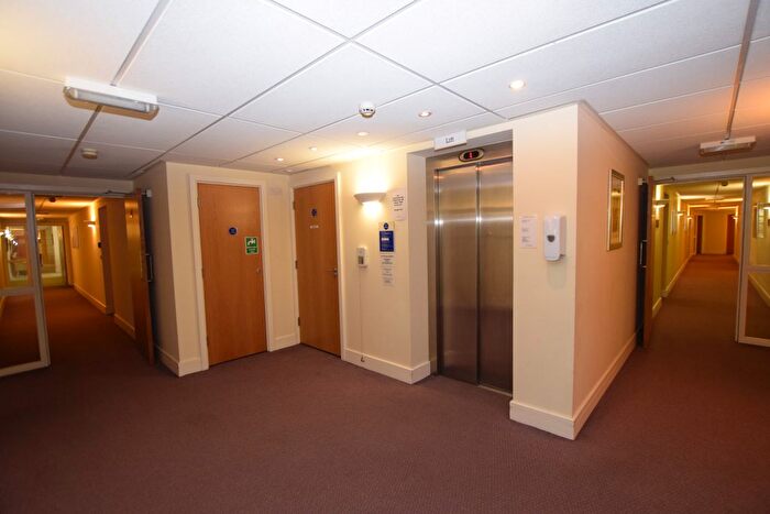 1 Bedroom Flat For Sale In Clover Leaf Court, Ackender Road, Alton, Hampshire, GU34