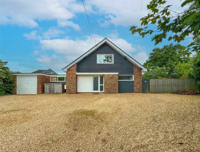 3 Bedroom Detached House For Sale In Croft Road, Neacroft, Christchurch, Dorset, BH23