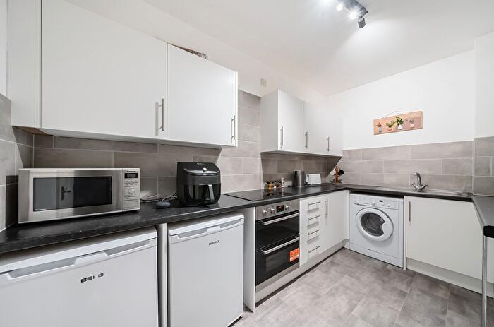2 Bedroom Flat For Sale In Oakwood Close, Otterbourne, Winchester, Hampshire, SO21