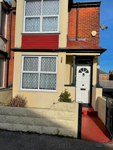 3 Bedroom Town House To Rent In Harrow Road, Clacton On Sea, CO15