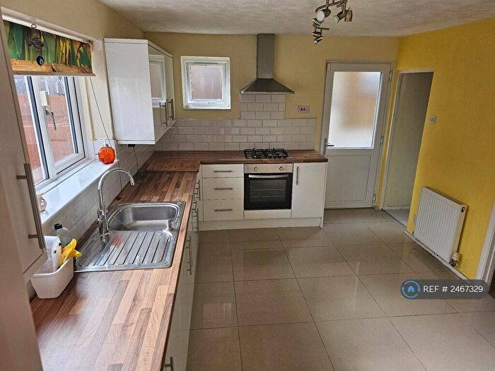 3 Bedroom Semi-Detached House To Rent In Brive Road, Dunstable, LU5