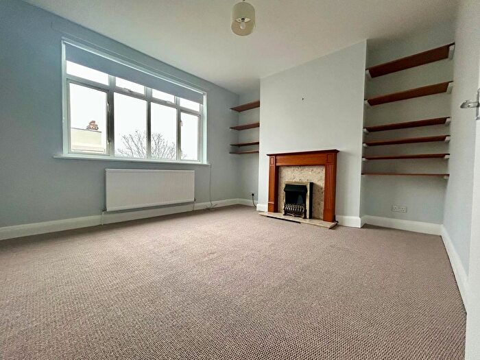 2 Bedroom Flat To Rent In Balham High Road, London, SW17