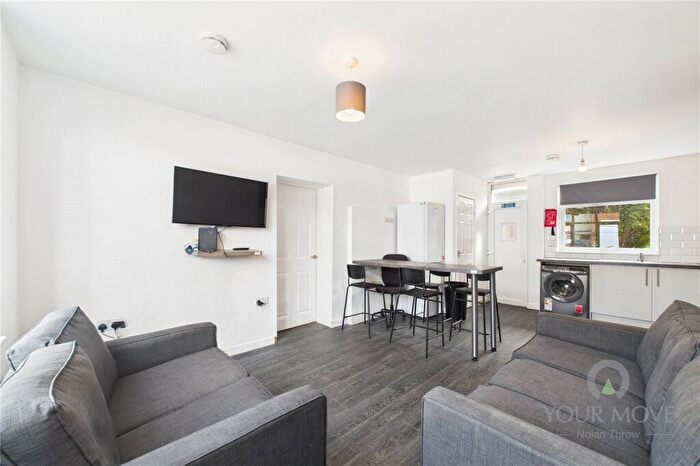 6 Bedroom House To Rent In Lewis Road, Northampton, NN5