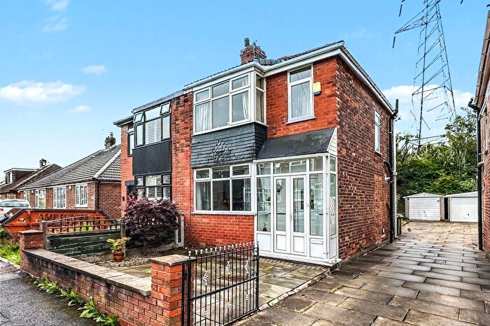 3 Bedroom Semi Detached House For Sale In Kirby Avenue, Chadderton, Oldham, OL9