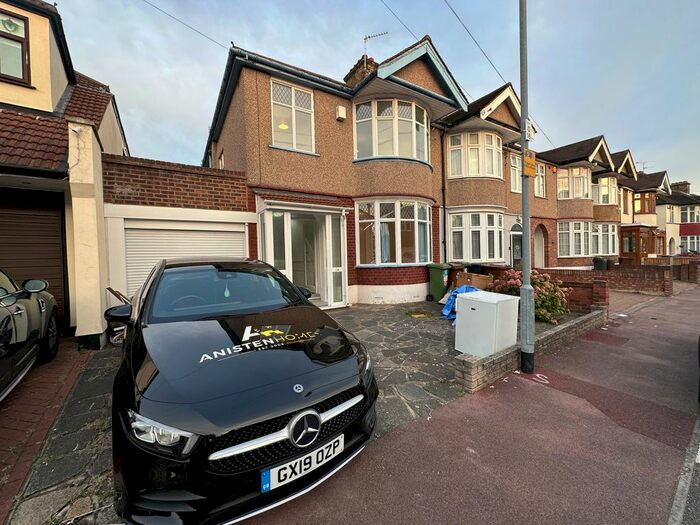 4 Bedroom Terraced House To Rent In Oulton Crescent, Barking, IG11