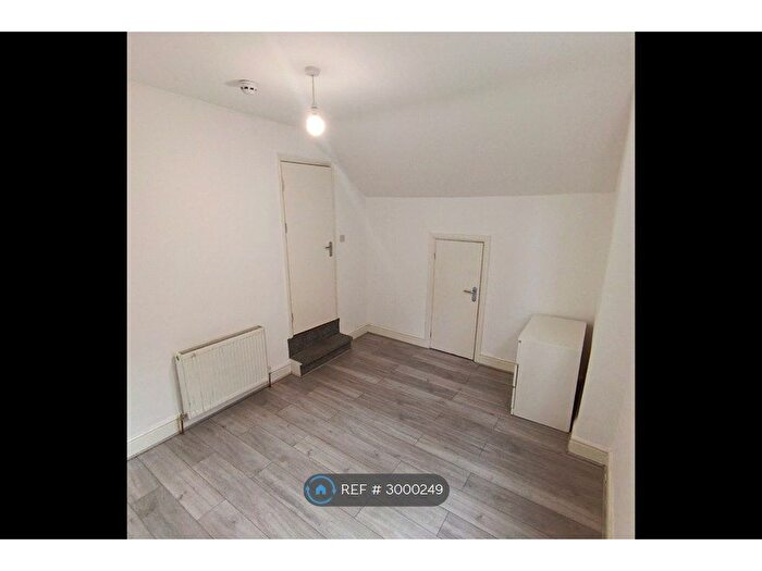 Studio To Rent In Valley Road, Bromley, BR2