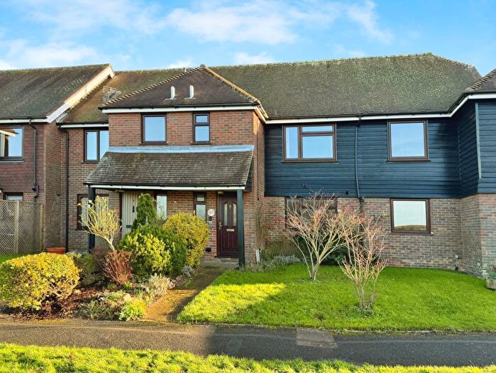 3 Bedroom Property To Rent In Eastwell Barn Mews, Tenterden, TN30