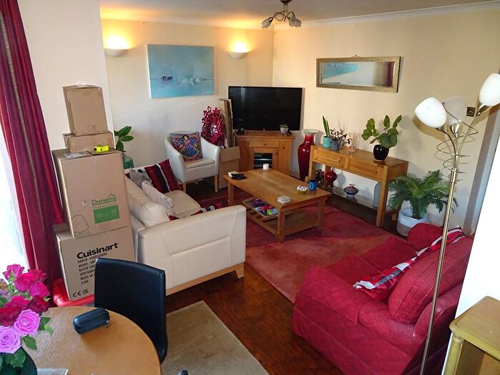 2 Bedroom Flat To Rent In Tower Place, Edinburgh, EH6