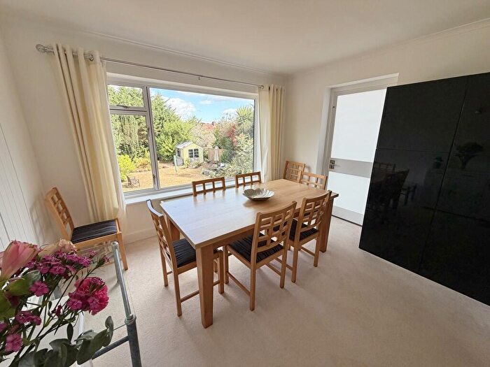 4 Bedroom Detached House For Sale In Upton Way, Broadstone, BH18 - Photo 9