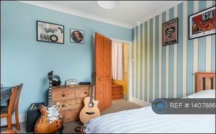 3 Bedroom Semi-Detached House To Rent In Acacia Rd, Guildford, GU1