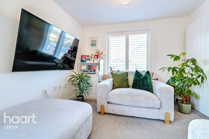 3 Bedroom Detached House For Sale In Ramble Crescent, Leeds, LS25