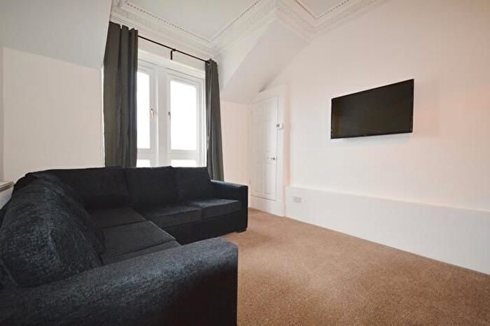 4 Bedroom Flat To Rent In South Clerk Street, Edinburgh, EH8
