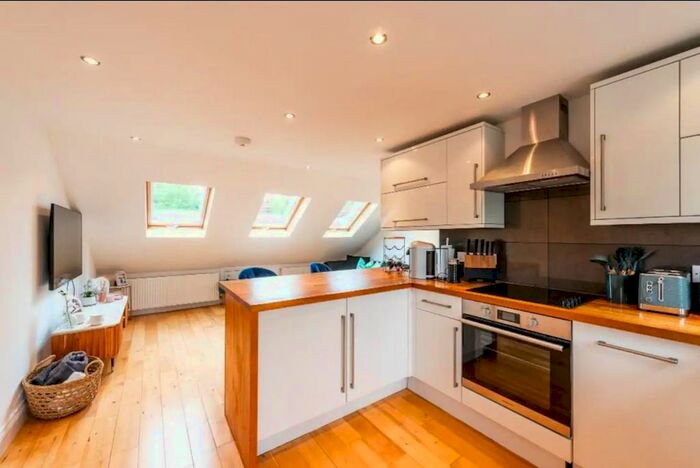 1 Bedroom Flat To Rent In Kingsmead Road, London, SW2