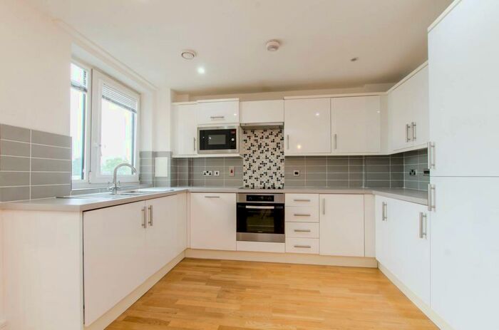 2 Bedroom Flat To Rent In Camberwell New Road, Camberwell, London, SE5