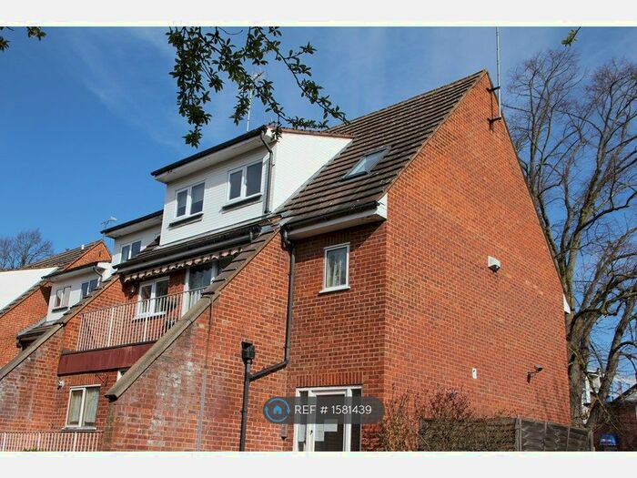 4 Bedroom Maisonette To Rent In Brasted Close, Orpington, Kent, BR6
