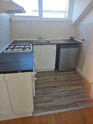 1 Bedroom Flat To Rent In Sheil Road, Kensington, L6