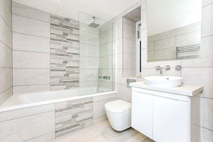 1 Bedroom Flat For Sale In Restmor Way, Wallington, SM6