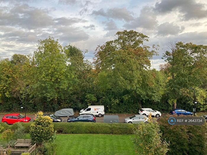 3 Bedroom Flat To Rent In Clissold Court, London, N4
