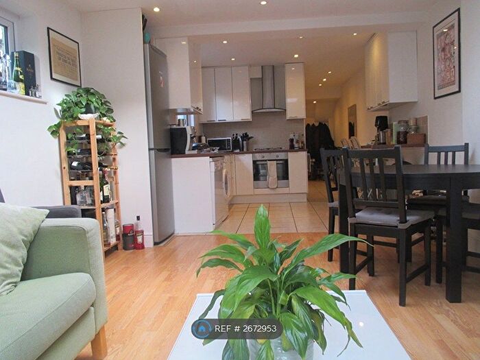 2 Bedroom Flat To Rent In Southfields, London, SW18