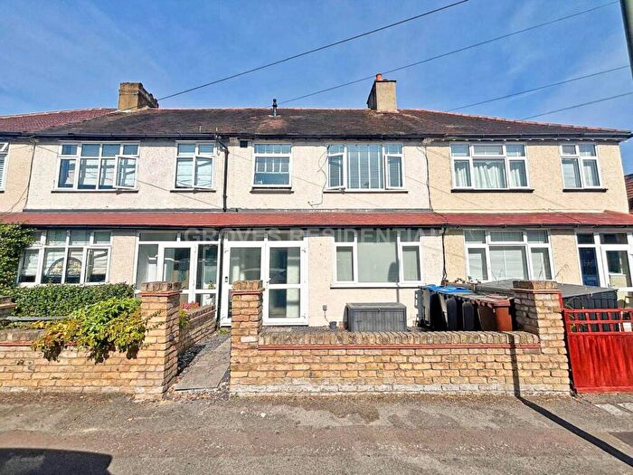 2 Bedroom Maisonette To Rent In Adela Avenue, New Malden, KT3