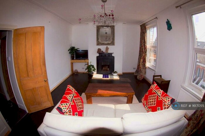 3 Bedroom Maisonette To Rent In Fransfield Grove, London, SE26