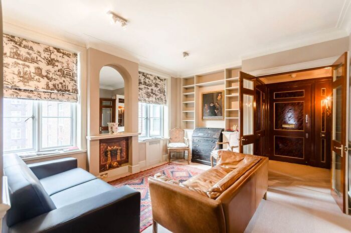 2 Bedroom Flat To Rent In Chesterfield Gardens, Mayfair, London, W1J