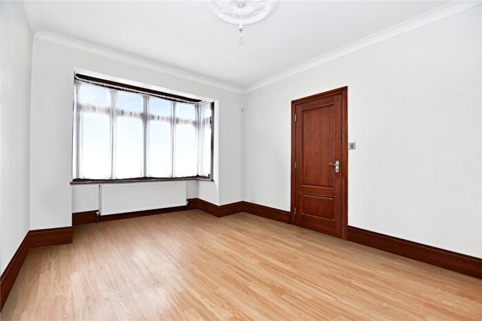 5 Bedroom Semi-Detached House For Sale In Brampton Road, Bexleyheath, DA7