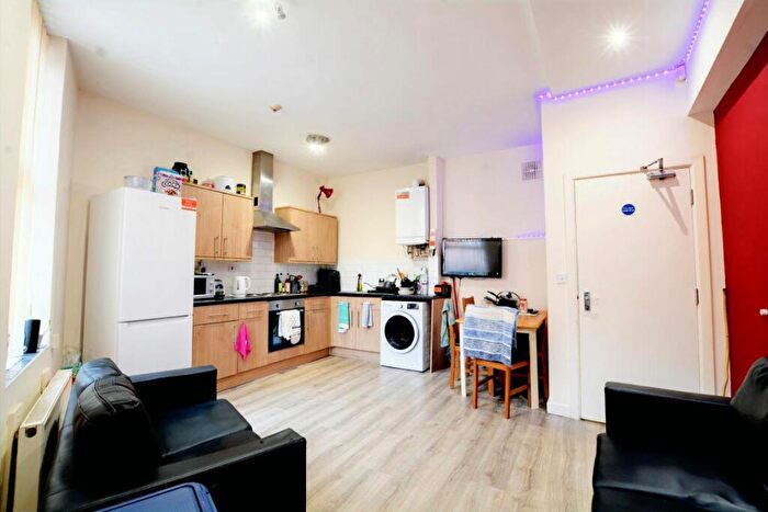 5 Bedroom Terraced House To Rent In Peveril Street, Nottingham, NG7