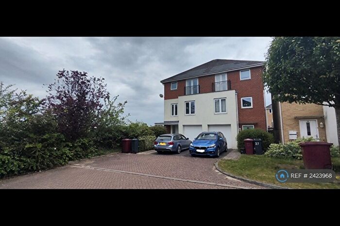 4 Bedroom Semi-Detached House To Rent In Regis Park Road, Reading, RG6