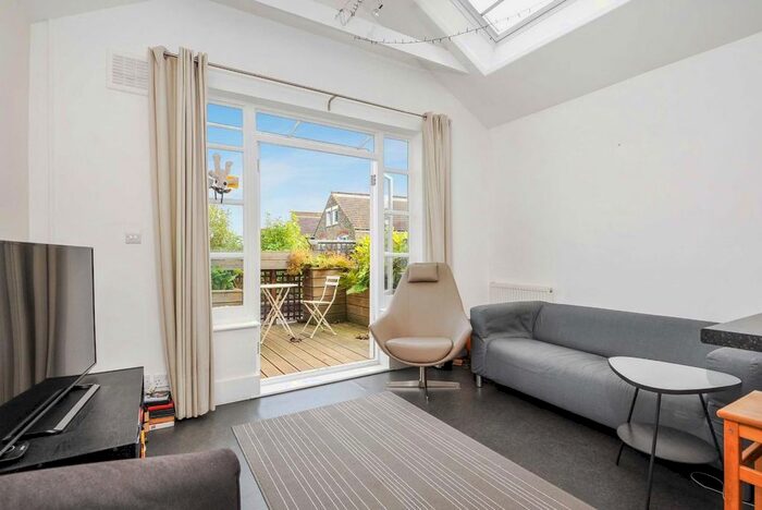 2 Bedroom Flat To Rent In Chillerton Road, London SW17