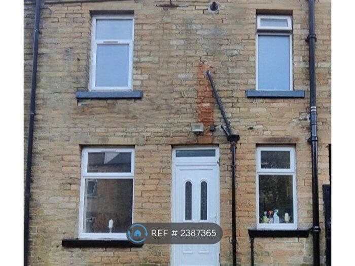 2 Bedroom End Of Terrace House To Rent In Pannal Street, Bradford, BD7
