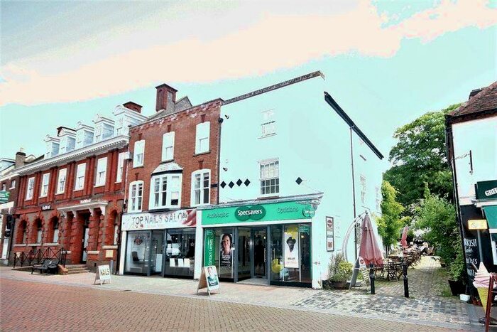 2 Bedroom Flat To Rent In Francis Yard, High Street, Chesham, HP5