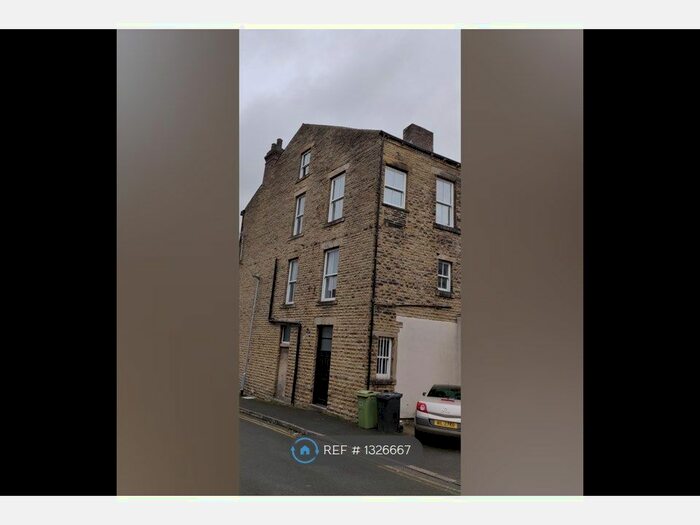 2 Bedroom Flat To Rent In Market Place, Batley WF17