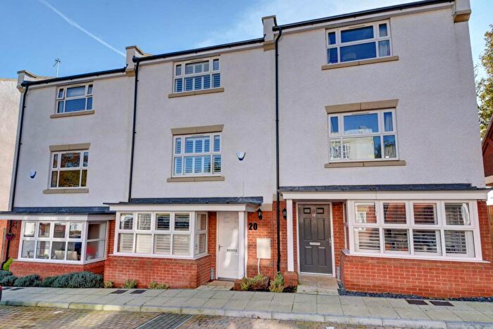 4 Bedroom Town House To Rent In Lane End Village, HP14