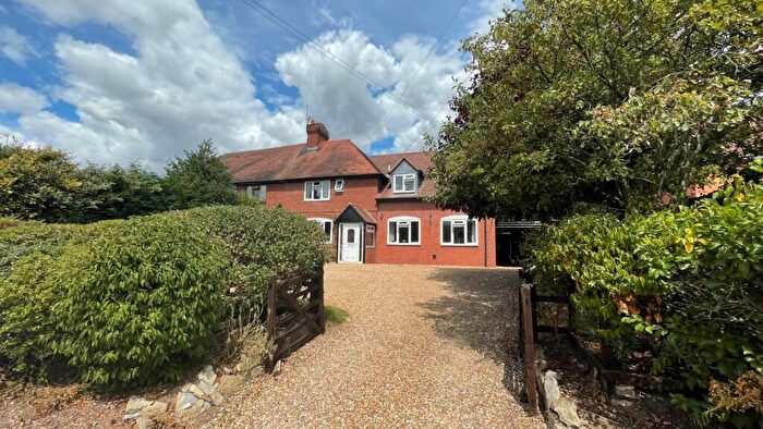 4 Bedroom Semi-Detached House For Sale In High Street, Broom, B50