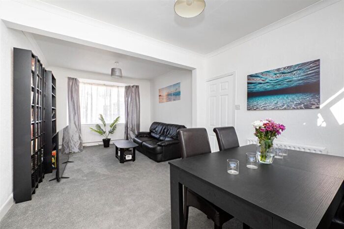 3 Bedroom Detached House For Sale In Vale Road, Sutton, SM1