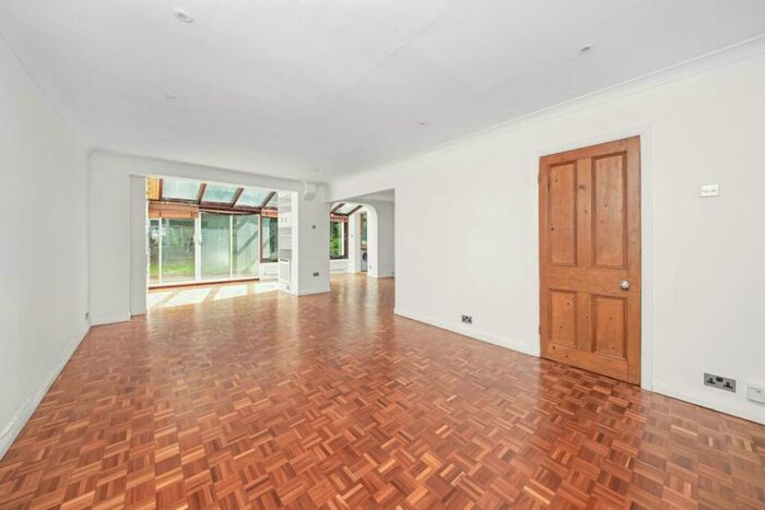 5 Bedroom House To Rent In Hitherwood Drive, Upper Norwood, London, SE19