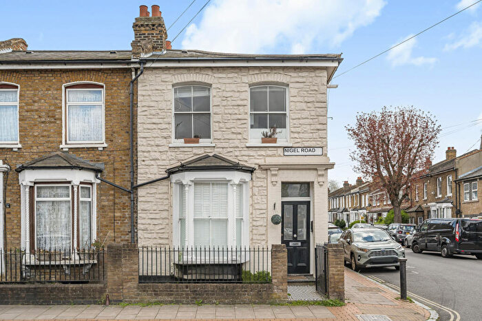 2 Bedroom Flat For Sale In Nigel Road, London, SE15