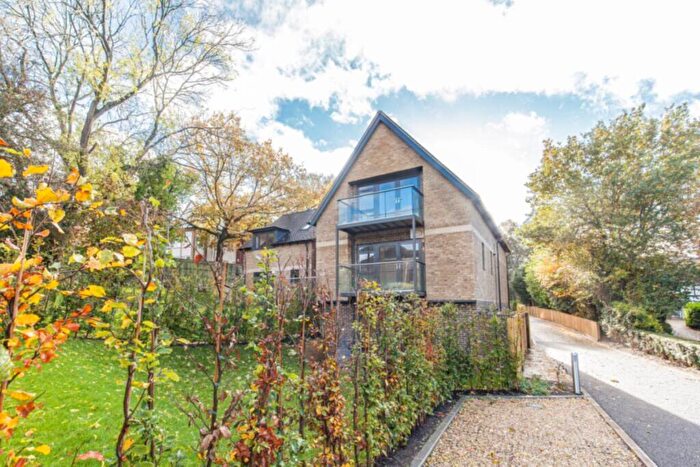 2 Bedroom Flat For Sale In Pine Rise, Oxford, OX2