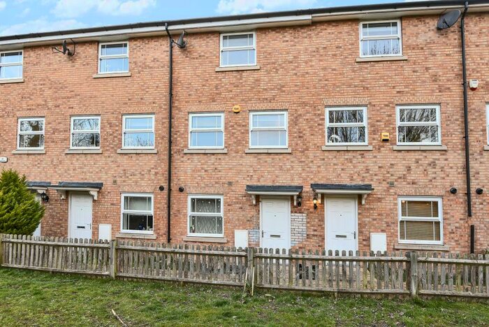 4 Bedroom Terraced House To Rent In Slough, Berkshire, SL1