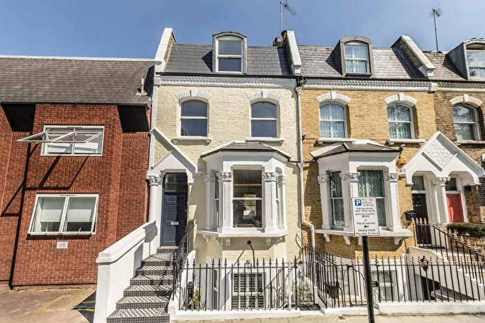 3 Bedroom Flat To Rent In Tetcott Road, Chelsea, SW10