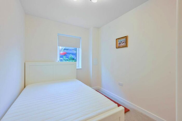 3 Bedroom Flat To Rent In Springfield Drive, Tooting Bec, London, SW17