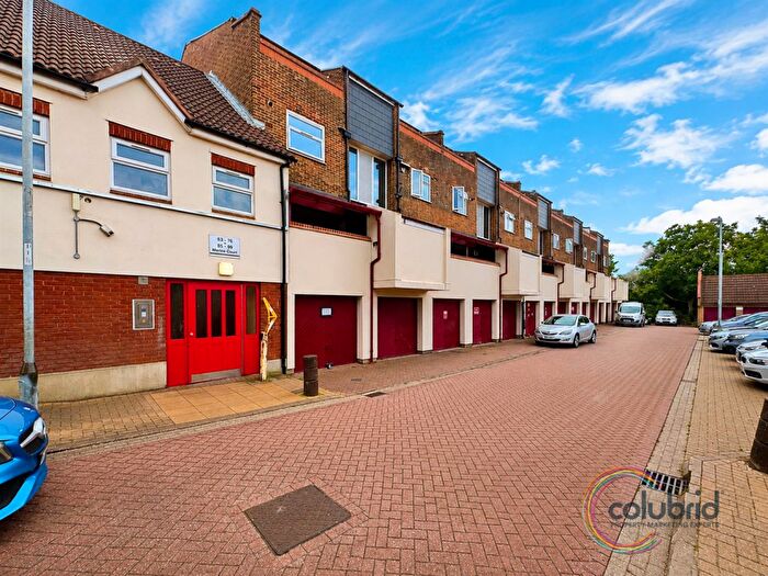 2 Bedroom Flat For Sale In Centurion Way, Purfleet-On-Thames, RM19