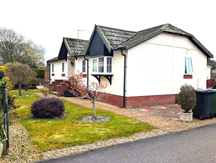 2 Bedroom Mobile/park Home For Sale In Plumtree Mobile Home Park, Marham, King's Lynn, PE33