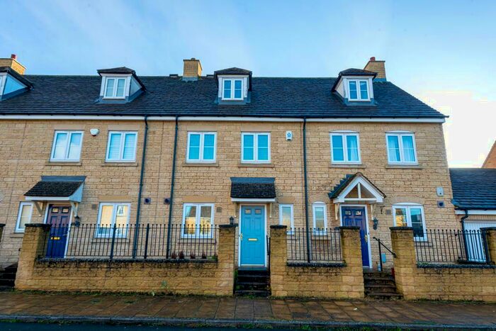 3 Bedroom Terraced House To Rent In Waterford Road, Witney, OX28