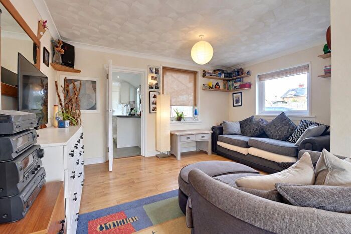 3 Bedroom End Of Terrace House For Sale In South View, Cowplain, Waterlooville, PO8