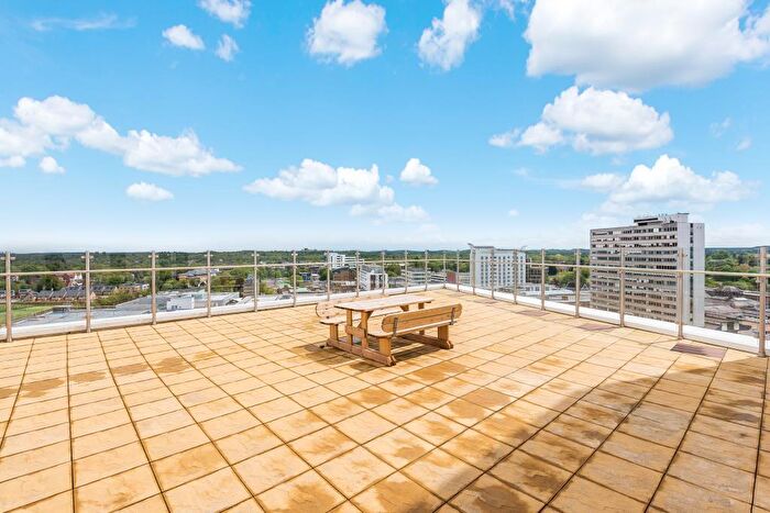 2 Bedroom Apartment To Rent In Bracknell, Berkshire, RG12