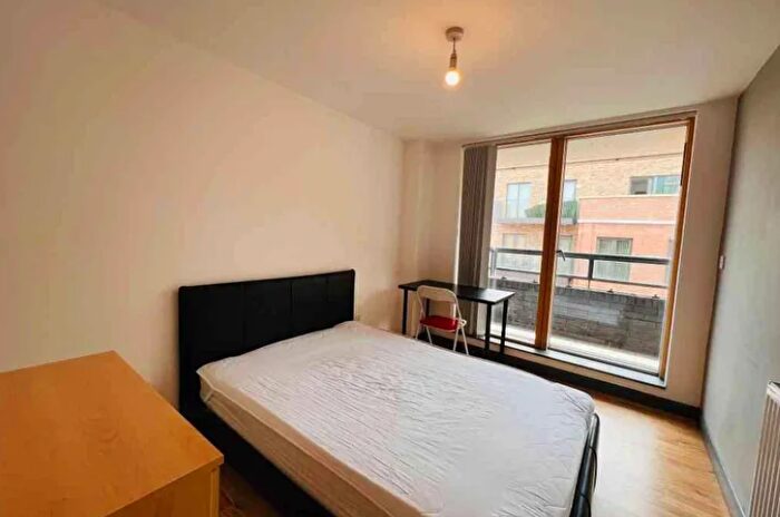 3 Bedroom Flat To Rent In Raven Row, London, E1