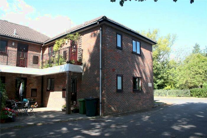 1 Bedroom Apartment To Rent In Longmead, Liss, Hampshire, GU33