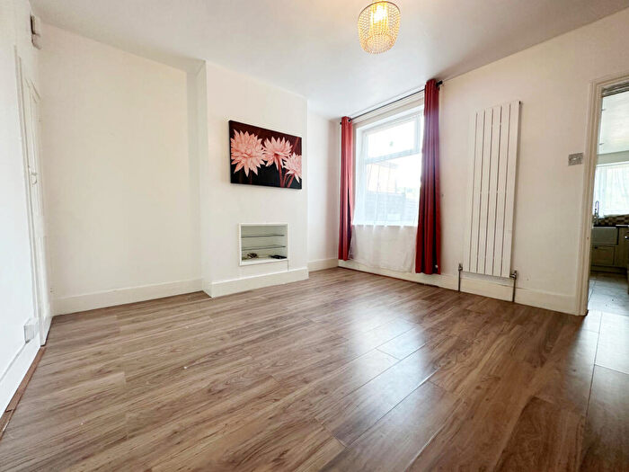 2 Bedroom Cottage To Rent In Sevenoaks Way, Orpington, BR5